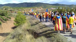 18 autocars organitzats per l'ANC-Sant Qurize van ajudar a omplir el tram de Sant Pau d'Ordal (Subirats). Foto: Junts per Sant Quirze