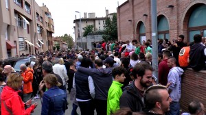 La defensa que el poble va fer de la Patronal ha esdevingut imatge simbòlica de l'1-O a SQV (Foto Josep Busqueta)